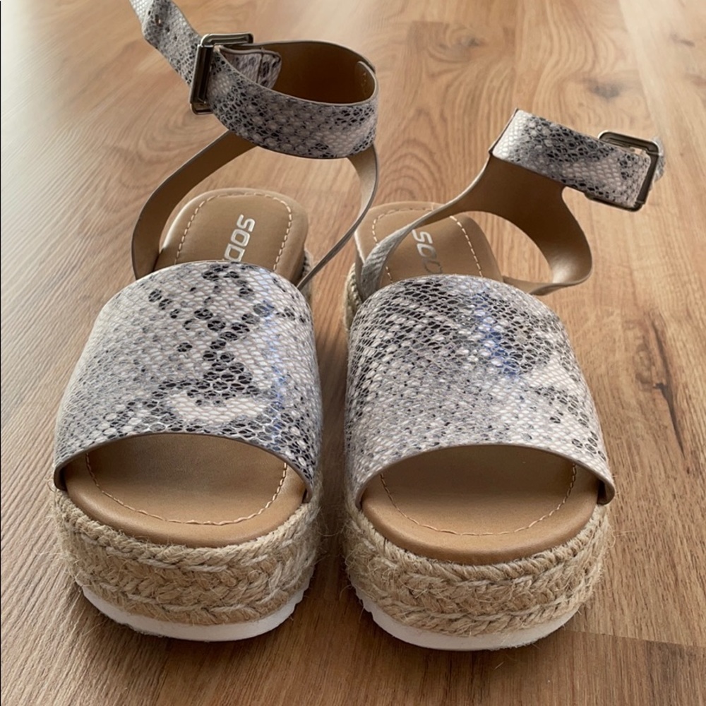 Wedge flat heel sandals